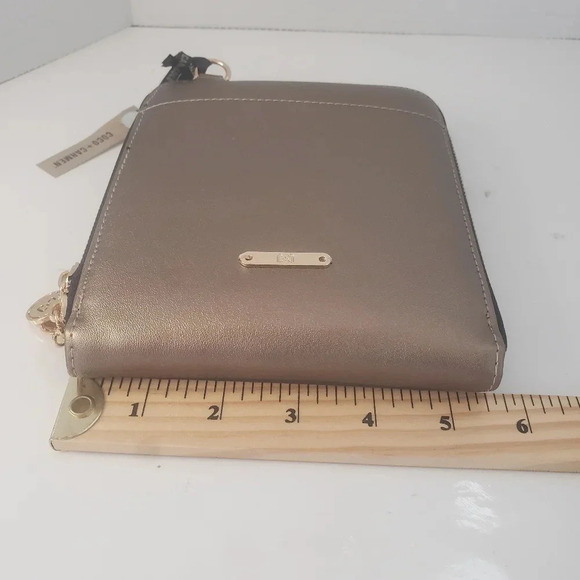 Coco &  Carmen Small Gold All Around Zippered CrossBody Bag. - Picture 9 of 9